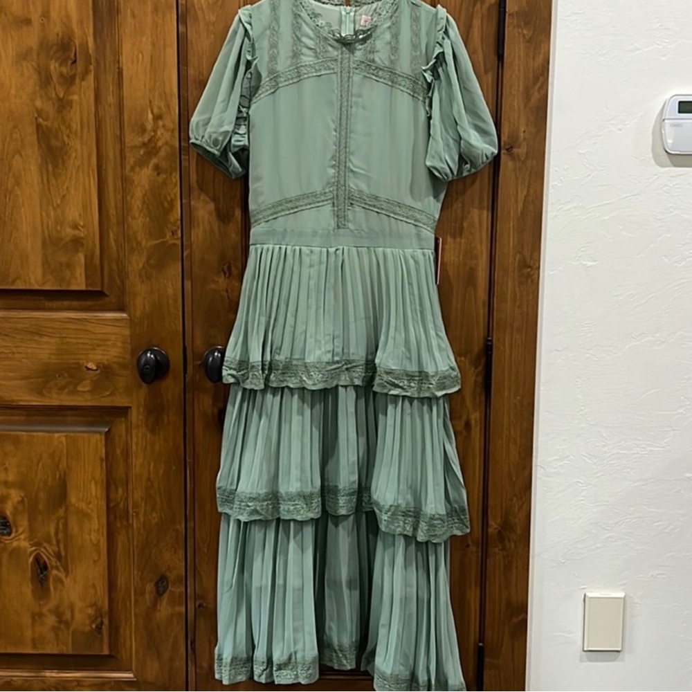 Ivy City Co Green Ruffled Midi Dress with Puff Sleeves New - Picture 7 of 13